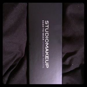 Studio makeup ease to wear eyeshadow palette. New!